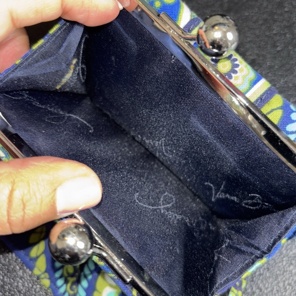 Vera Bradley Small Kisslock Wallet in Rhythm and Blues ID Money Credit Cards - Picture 4 of 7